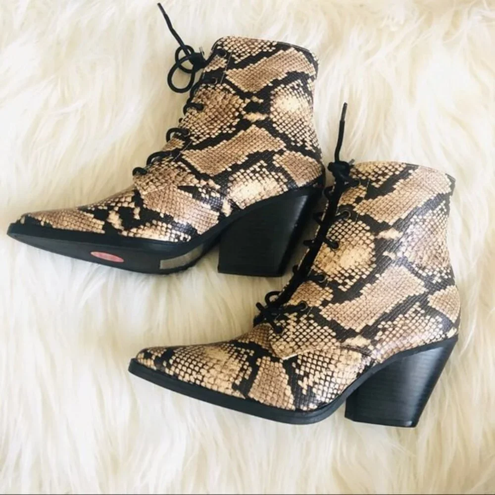 Qupid women's block heel snake skin lace front boots size 6M